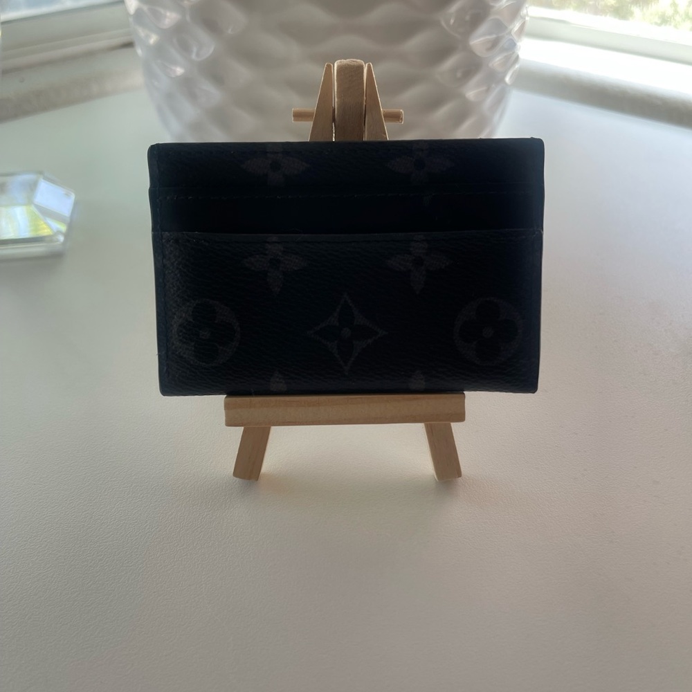 Selling a Louise Vuitton card holder item is in good shape. Will come with box